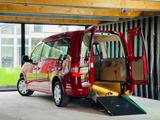 Volkswagen Caddy 1.6 Maxi Behindertengerecht-Rampe - aus 2010: Van