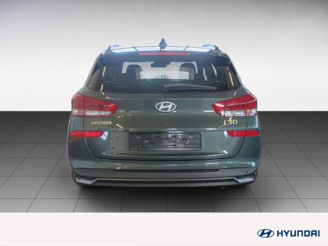 Fahrzeugabbildung Hyundai i30 FL Kombi (MY25) 1.0 T-GDI (100 PS) 7-DCT 2WD