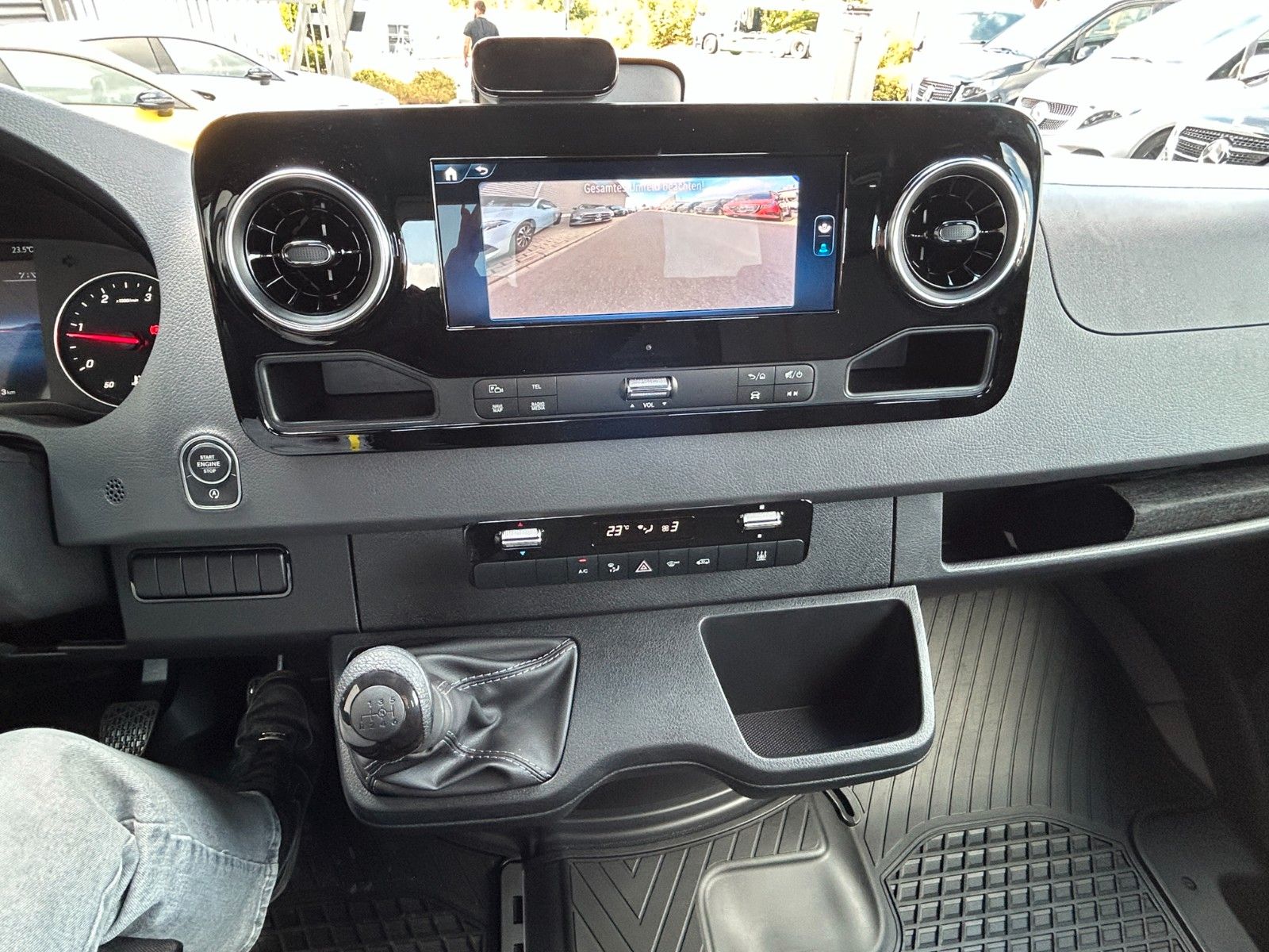 Fahrzeugabbildung Mercedes-Benz Sprinter 317 CDI 4325 DoKa Klima AHK Stdheiz