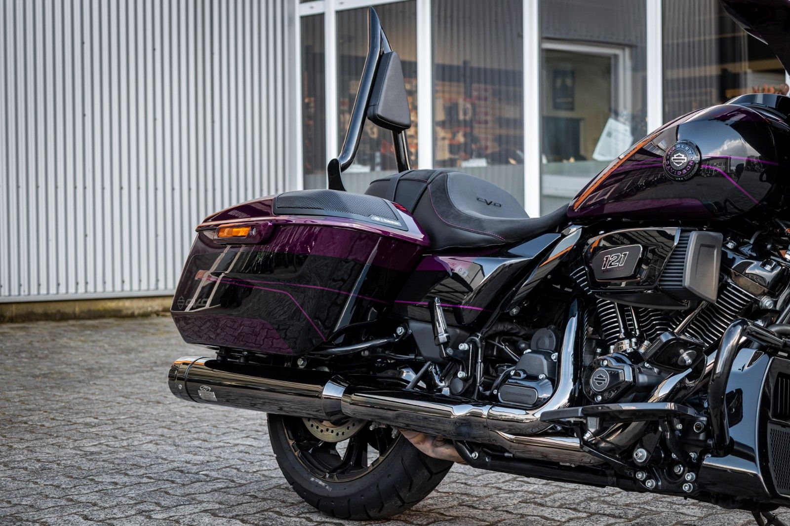 Fahrzeugabbildung Harley-Davidson CVO Street Glide FLHXSE 121 cui - Jekill & Hyde