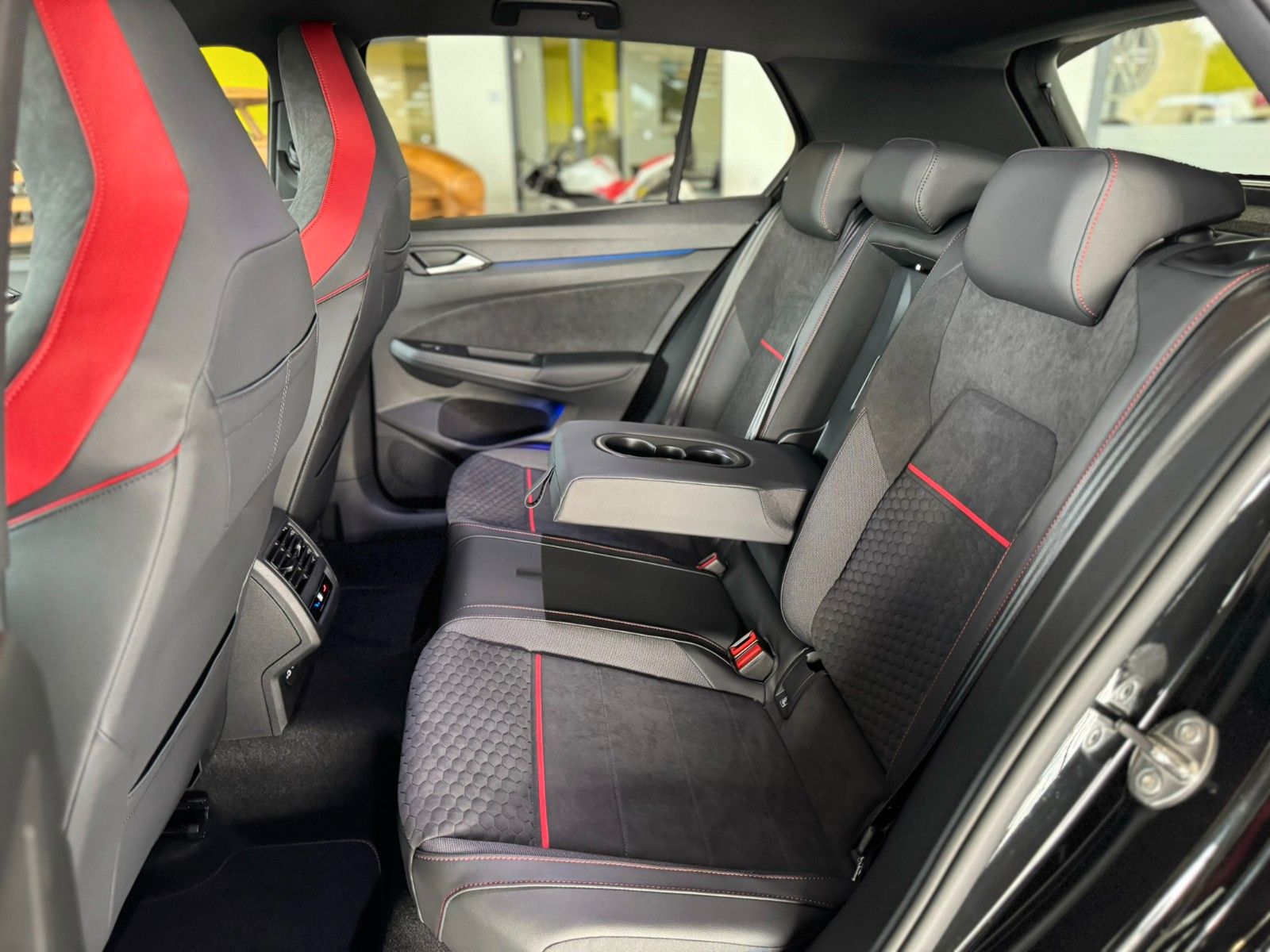 Volkswagen Golf VIII Lim 2.0 TSI GTI Clubsport*HUD*Ambiente foto 21