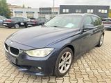 BMW 328 Baureihe 3 Touring 328 i xDrive - blaue BMW 328