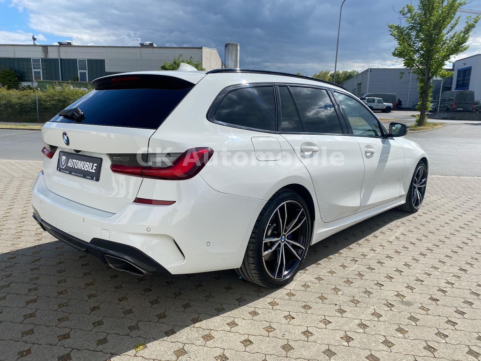 Fahrzeugabbildung BMW M340i Touring xDrive/Navi/HeadUP/Pano/360°