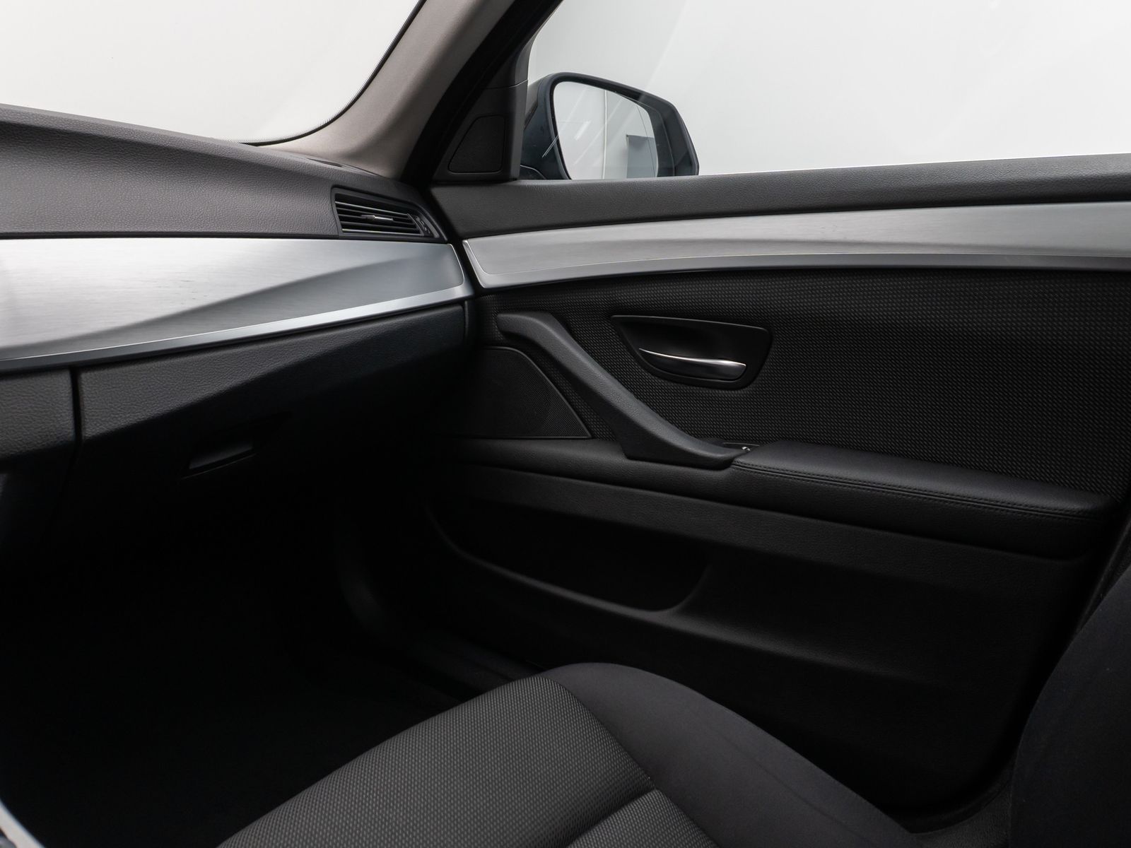 Fahrzeugabbildung BMW 520d Kamera Glasdach HUD HiFi Komfort Alarm AHK
