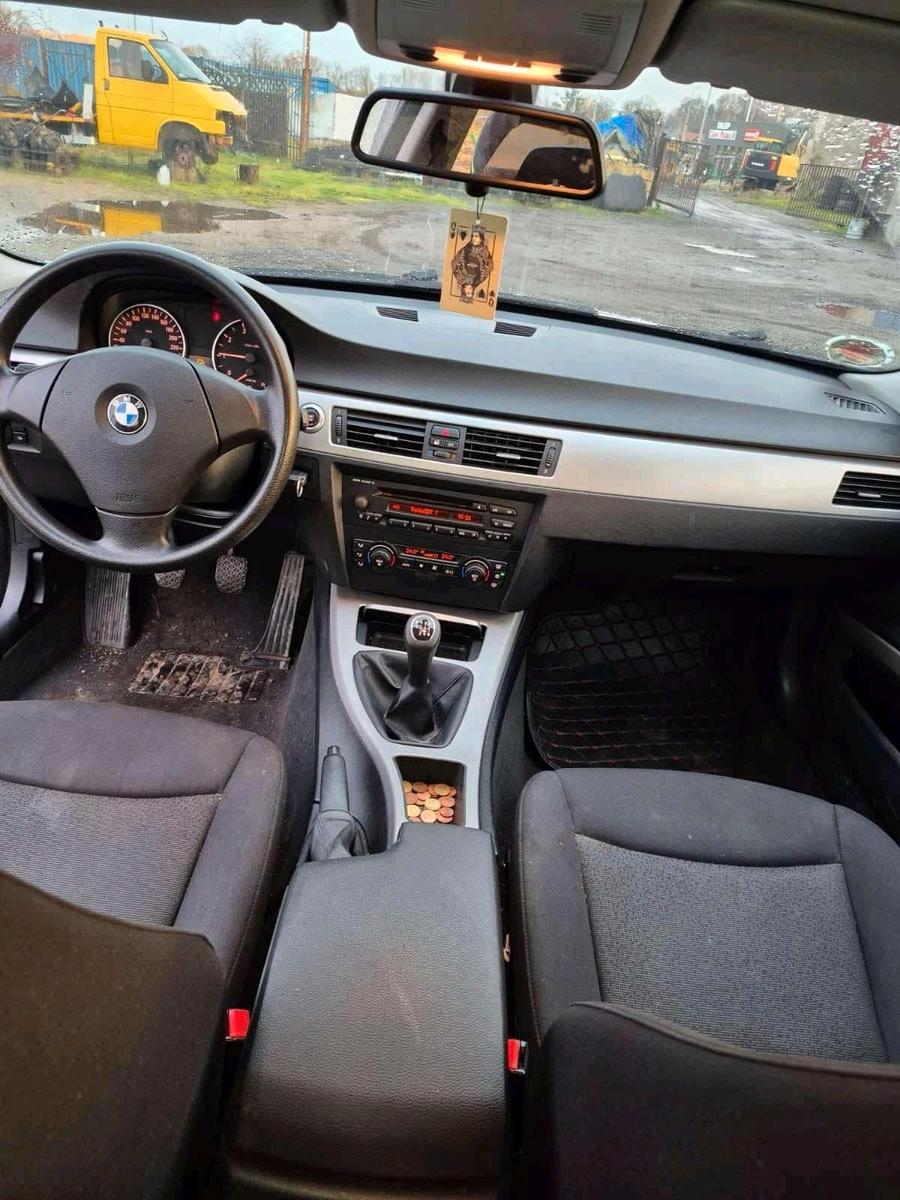 BMW 320 2006 — interior