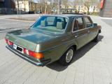 Mercedes-Benz 200 W123 Limousine 2. Hand - Mercedes-Benz 200 in Hamburg