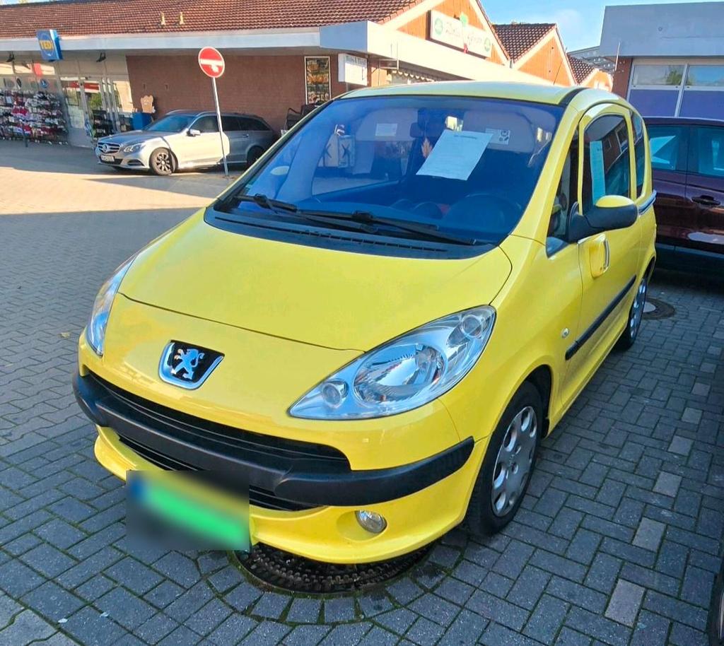Peugeot kleiner gelber Flitzer