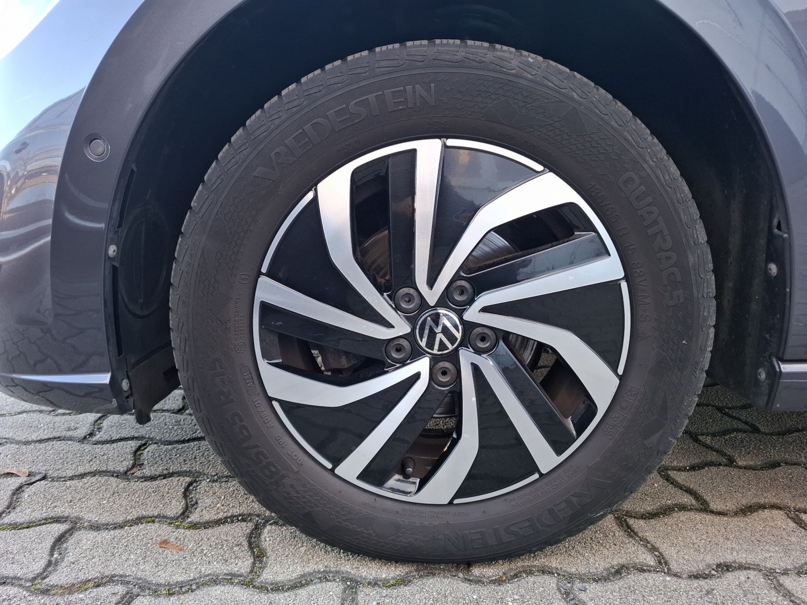 Fahrzeugabbildung Volkswagen Polo TSI Life LED AID SH APP Park-Assist LM