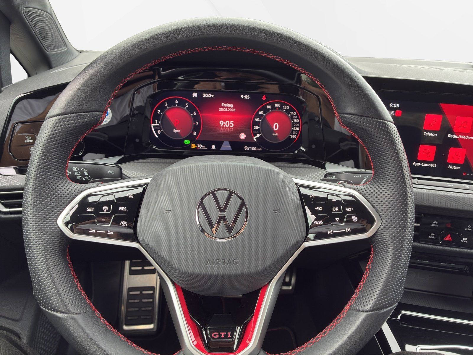 Fahrzeugabbildung Volkswagen Golf VIII GTI 2.0 TSI DSG.RF-Kamera.Navi.SH.Keyl