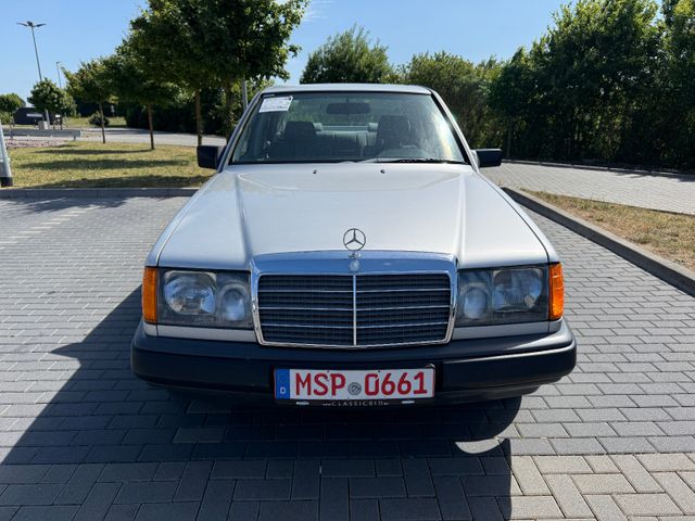 Mercedes-Benz 260 E Automatik/Kein Rost/Museum/Tüv Neu