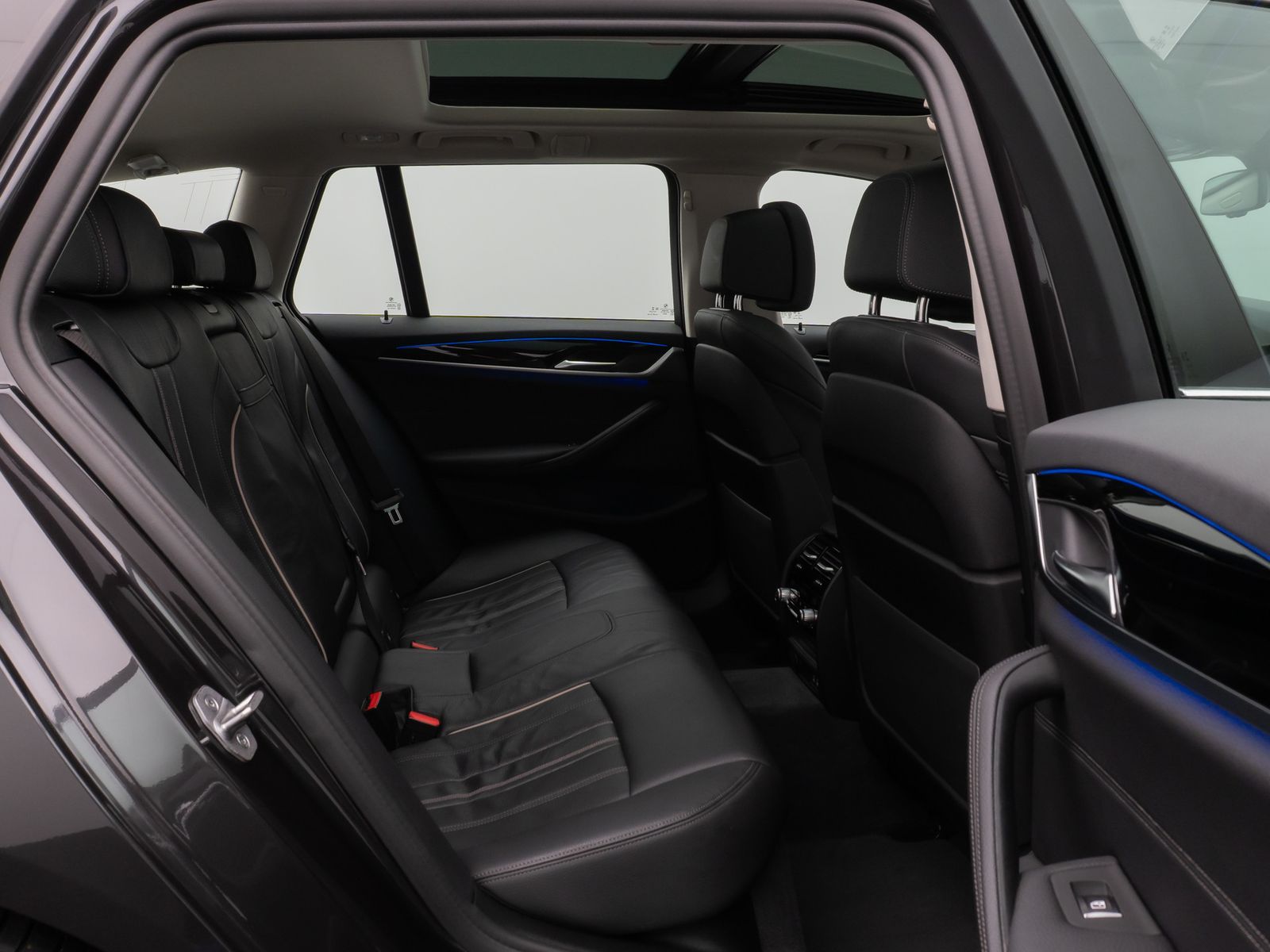 Fahrzeugabbildung BMW 530d Panorama Laser Kamera HUD DAB HiFi Komfort