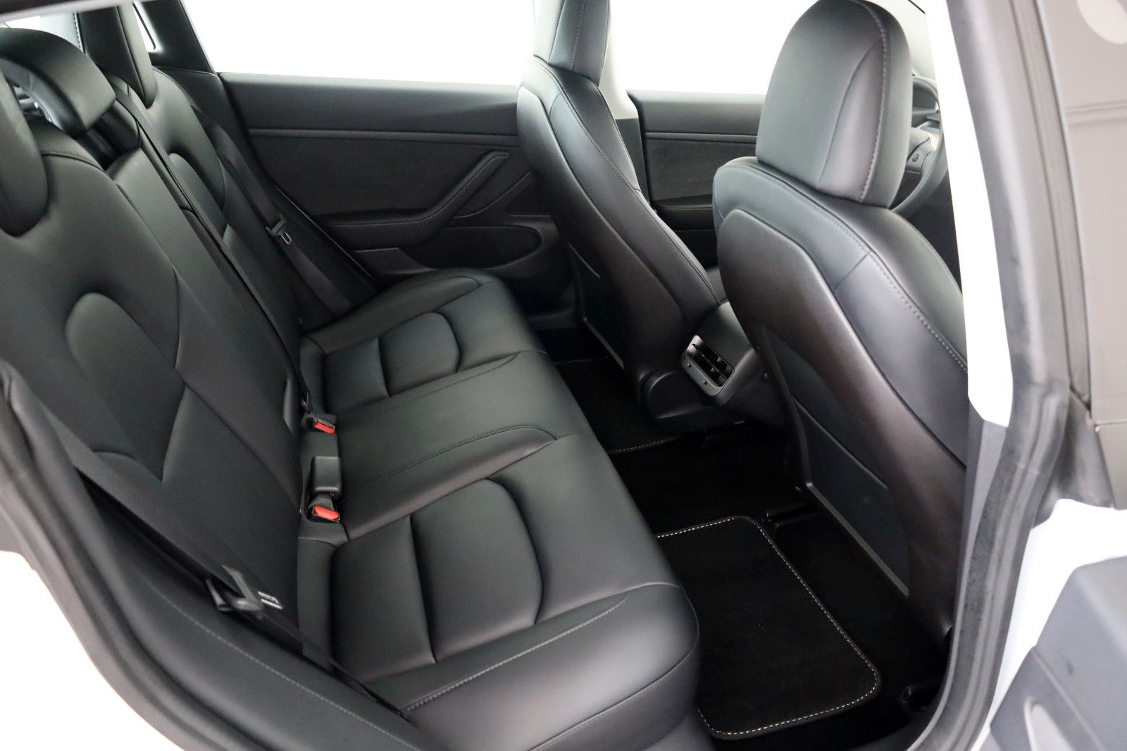 Fahrzeugabbildung Tesla Model 3 Standard Range Plus,Leder,Kamera,SH,Pano
