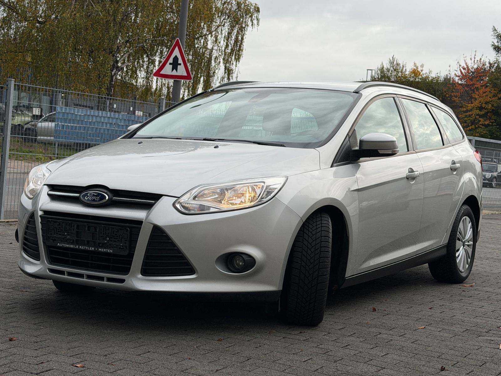 Ford Focus 2014 — rear view