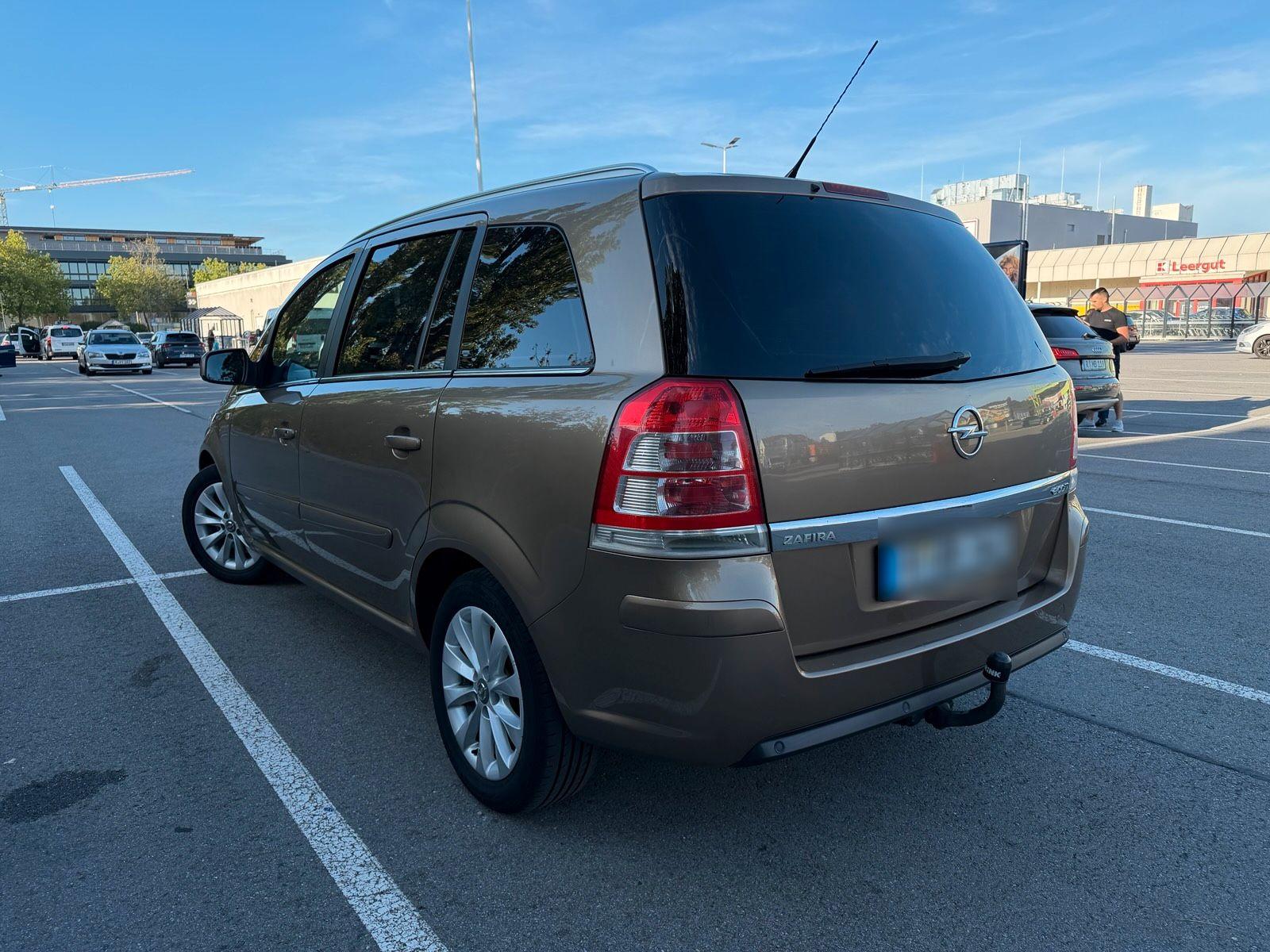 Opel Zafira 2014 — photo 9