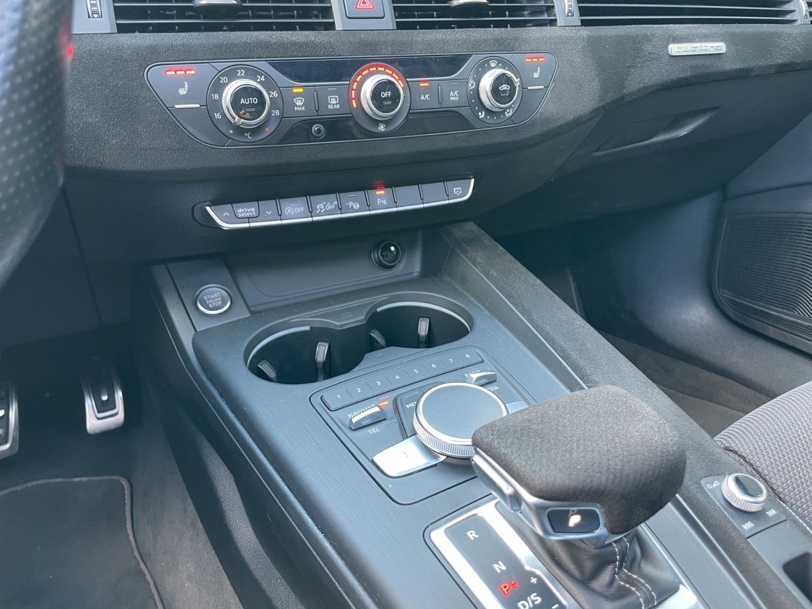 Fahrzeugabbildung Audi A4 Avant Quattro 3.0 TDI *3x S-Line*Pano*B&O*