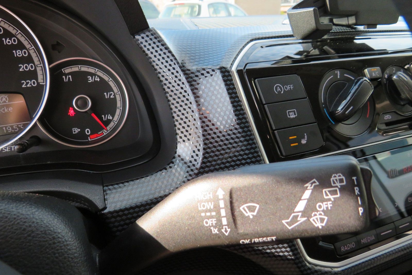 Fahrzeugabbildung Volkswagen up!  SITZHEIZUNG KLIMA 4-TÜREN NEBEL GJ 1.H