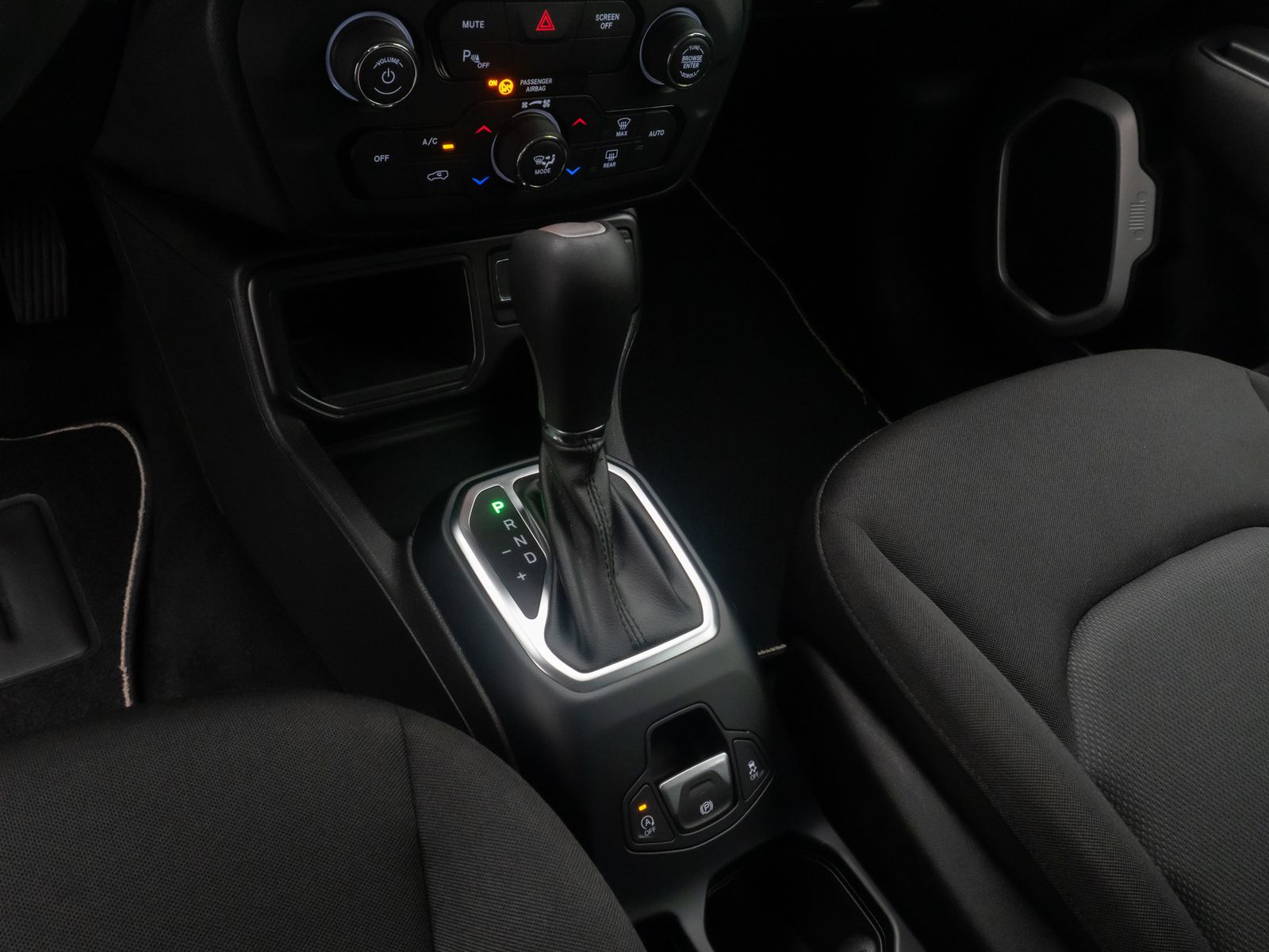 Fahrzeugabbildung Jeep Renegade MultiJet D Longitude Navi HiFi Komfort