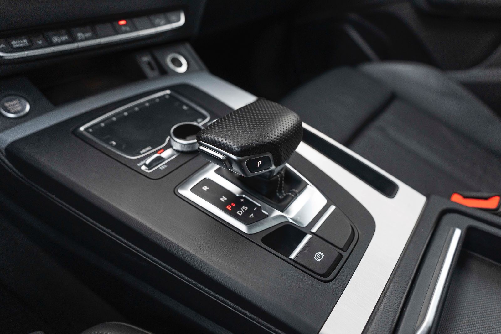 Fahrzeugabbildung Audi Q5 2.0 TFSI QUATTRO S-LINE 360° B&O TOTW SHZ PDC