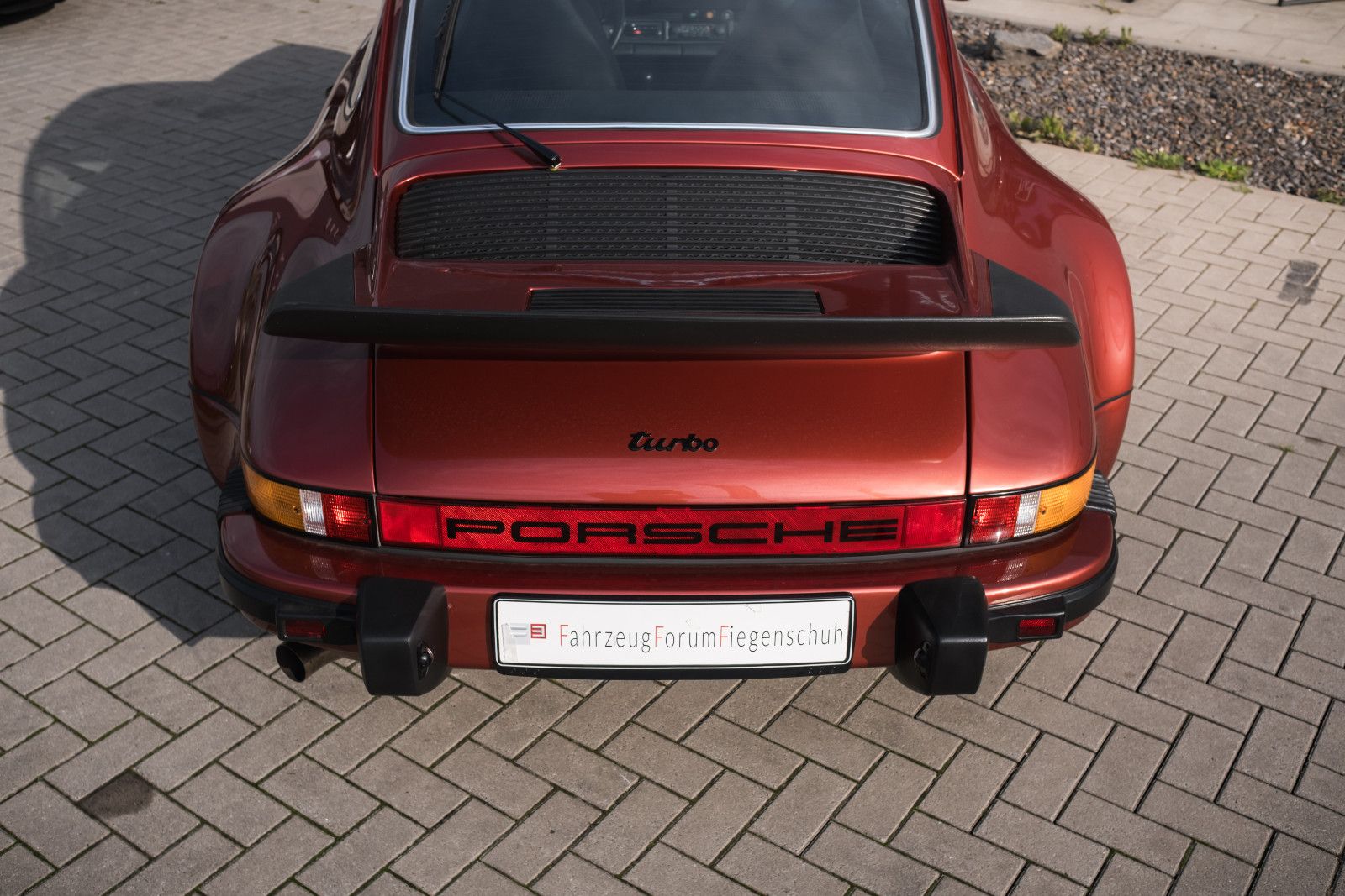 Fahrzeugabbildung Porsche 911/930 Turbo 3.0-Neuaufbau-dt. Fzg.-Matching N