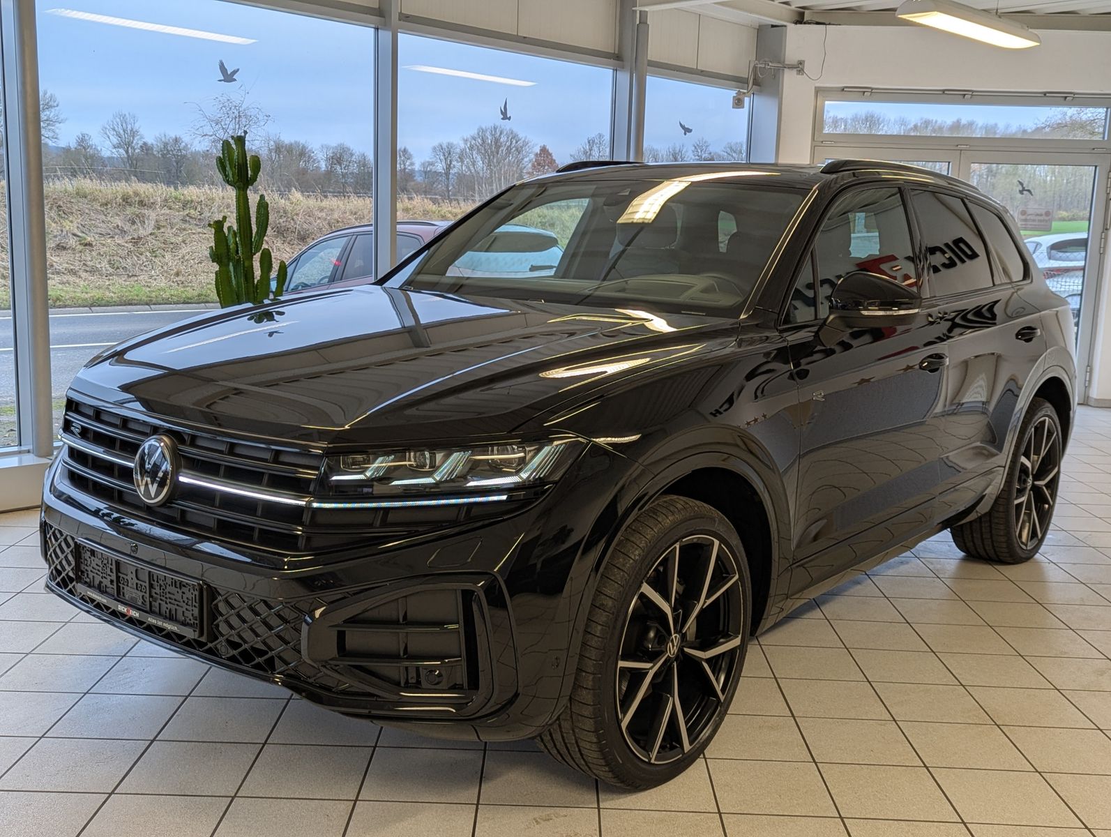 VW Touareg 3.0TDI 4M R-Line VOLL Black 22" UPE 114T - Image 3