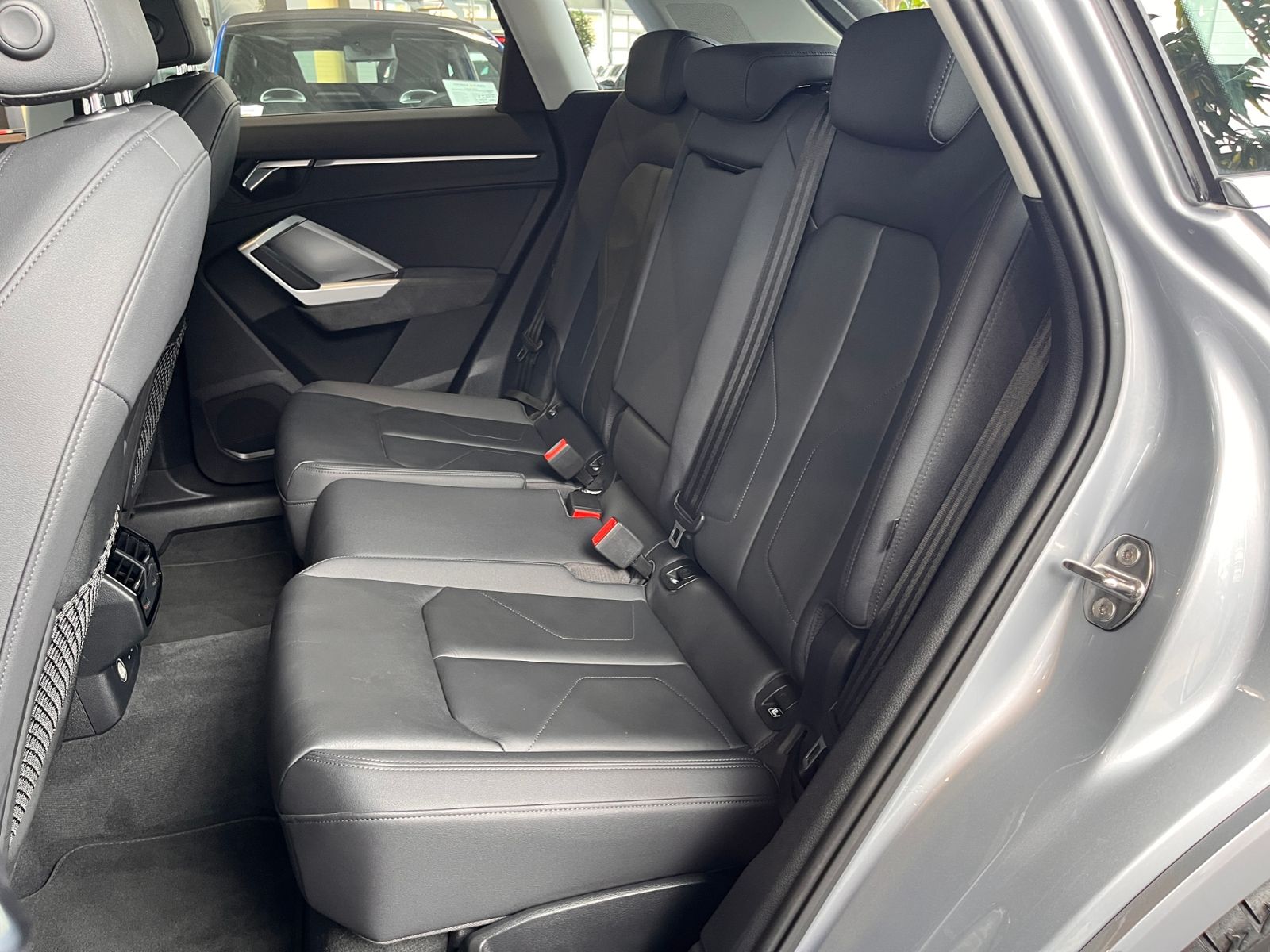 Fahrzeugabbildung Audi Q3 40 TFSI quattro advanced PANO AHK LED