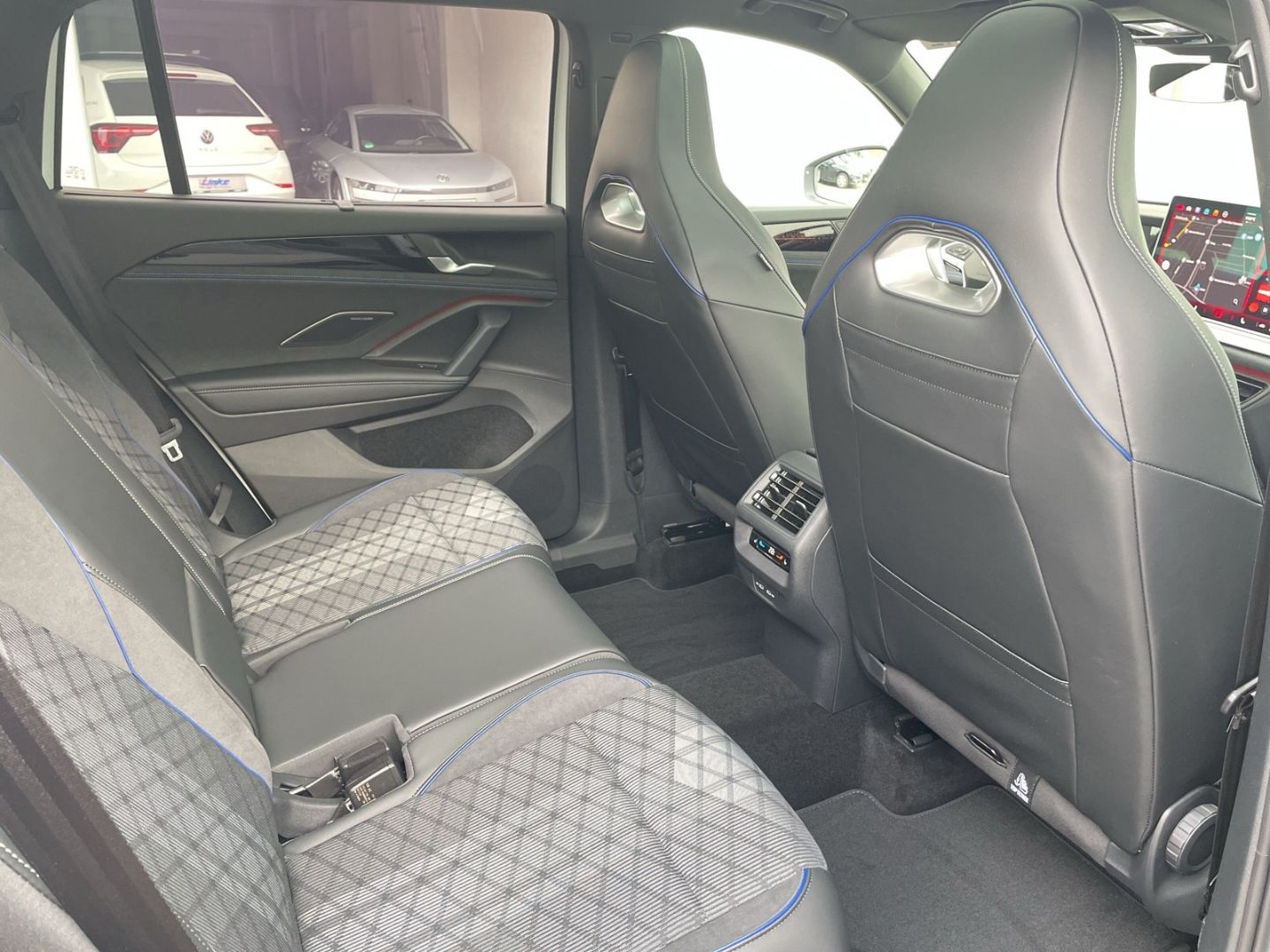 Tayron 2.0 TDI 4Motion R-Line Standhzg/AHK/Pano