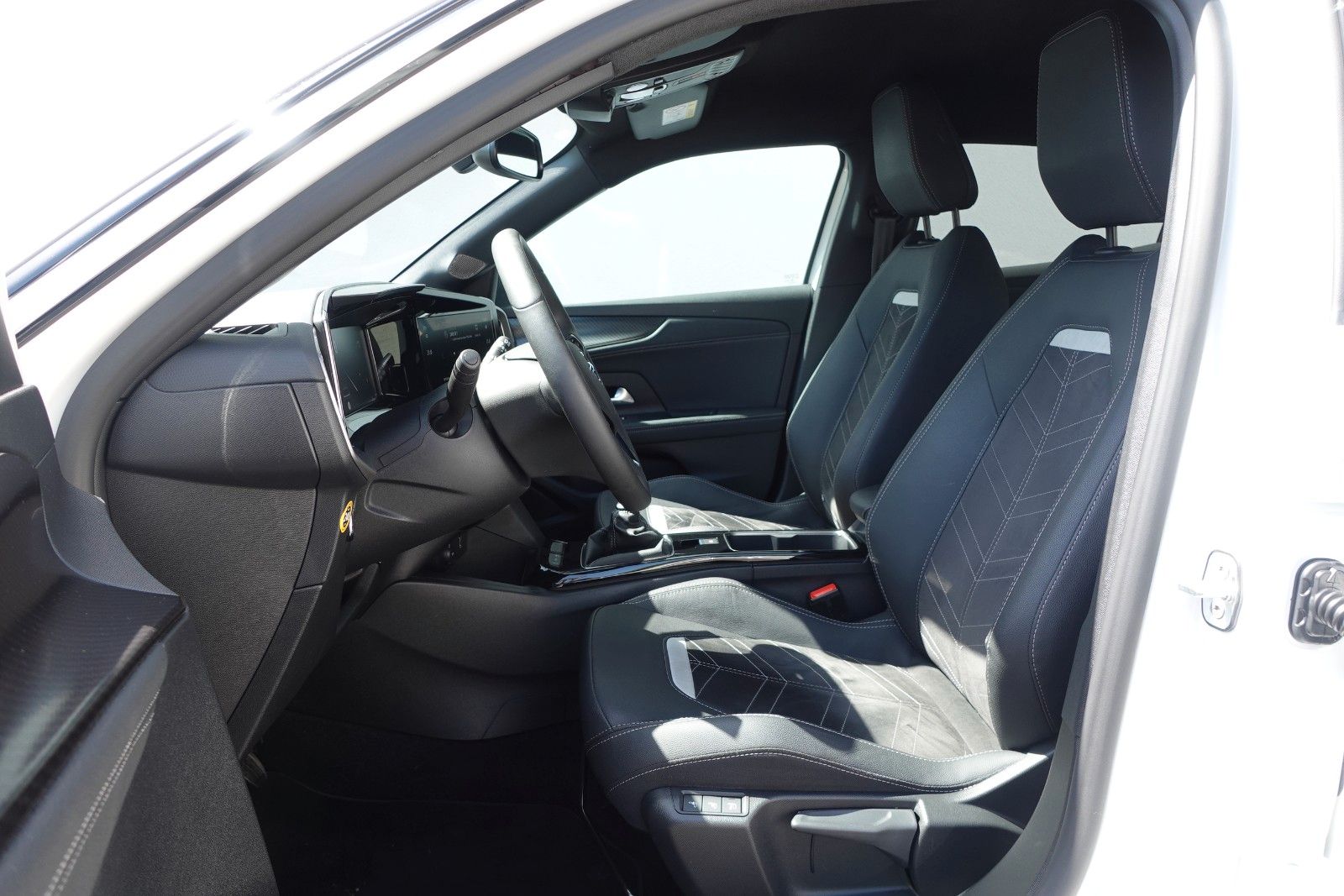 Fahrzeugabbildung Opel Mokka 1.2Turbo Ultimate Kamera,PDC,Sitzh.,DAB