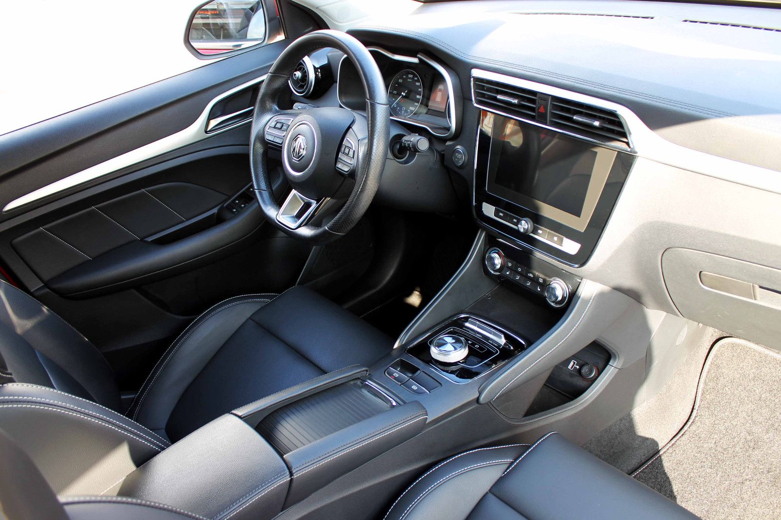 Fahrzeugabbildung MG ZS EV Luxury 5D ACC PANO NAV CarPlay BT SHZ KAM