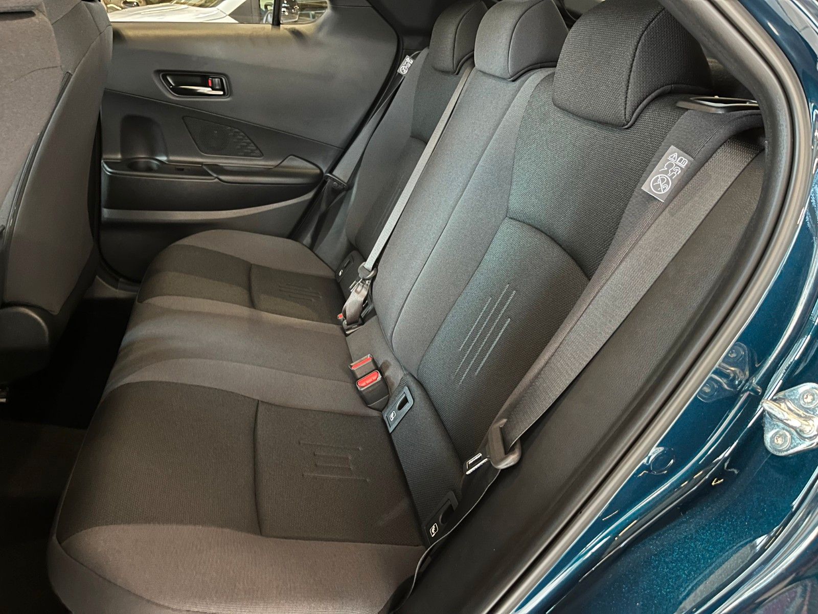 Fahrzeugabbildung Toyota C-HR Hybrid FWD Teamplayer / Technik-Paket