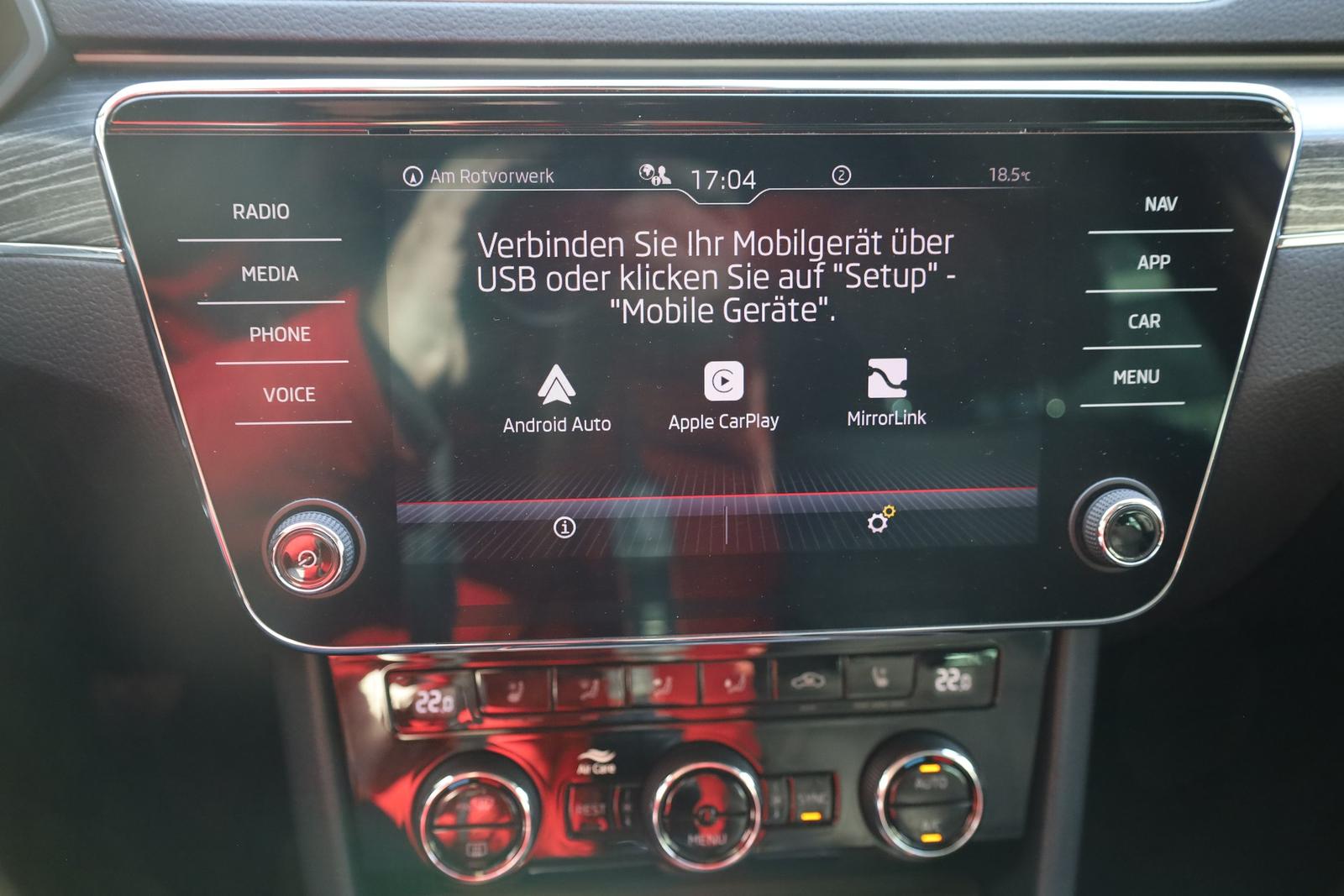 Skoda Superb Combi 2.0 TDI LED AHK Leder Navi Memory