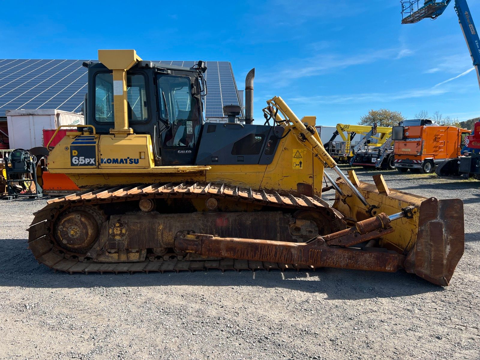 Fahrzeugabbildung Komatsu D65PX-15 / nur 5.945h / Baujahr: 2004