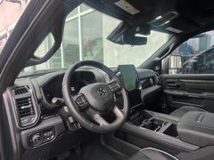 DODGE RAM 3500 Dually Crew Cab Limited 6.7TD HO