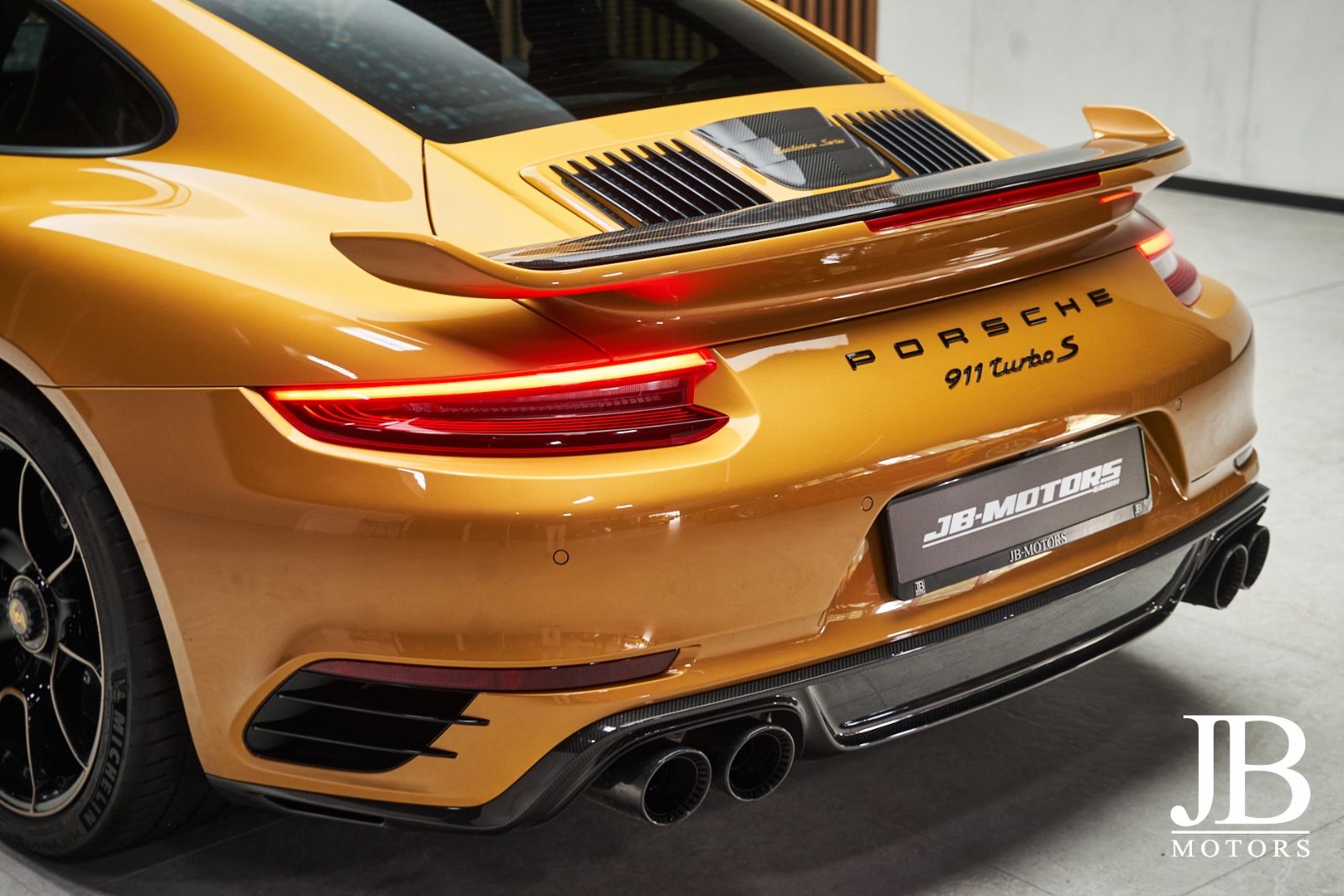 Fahrzeugabbildung Porsche 911 Turbo S Exclusive Series Burmester Lift