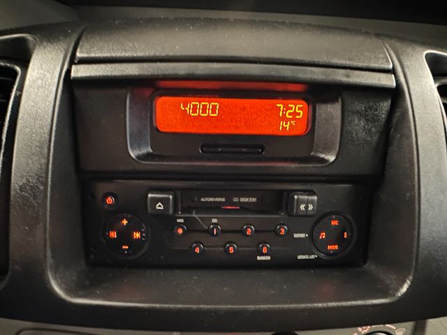 Renault Trafic Combi L1H1 2,7t  verglast*9- Sitzer*AHK*