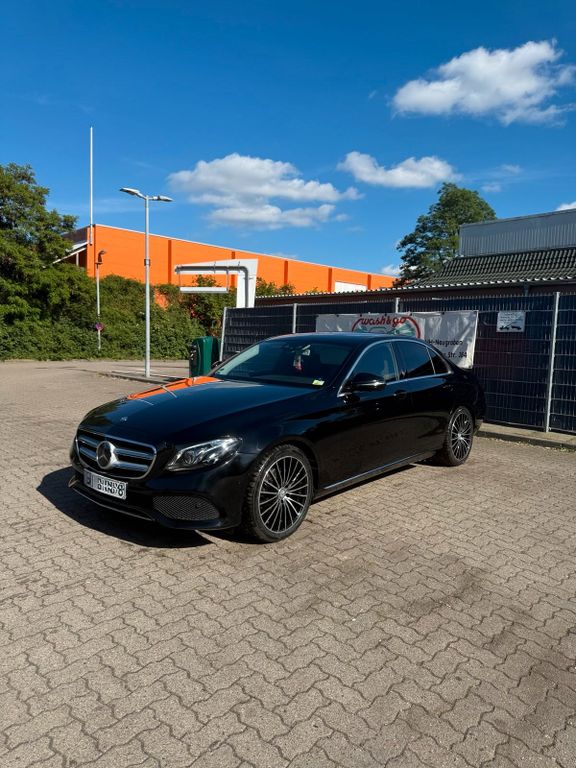 Image of Mercedes-Benz E 220