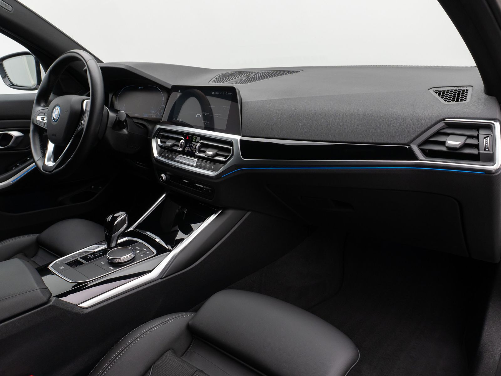 Fahrzeugabbildung BMW 320e  Sport Line DAB HiFi CockPitPro PDC Alarm