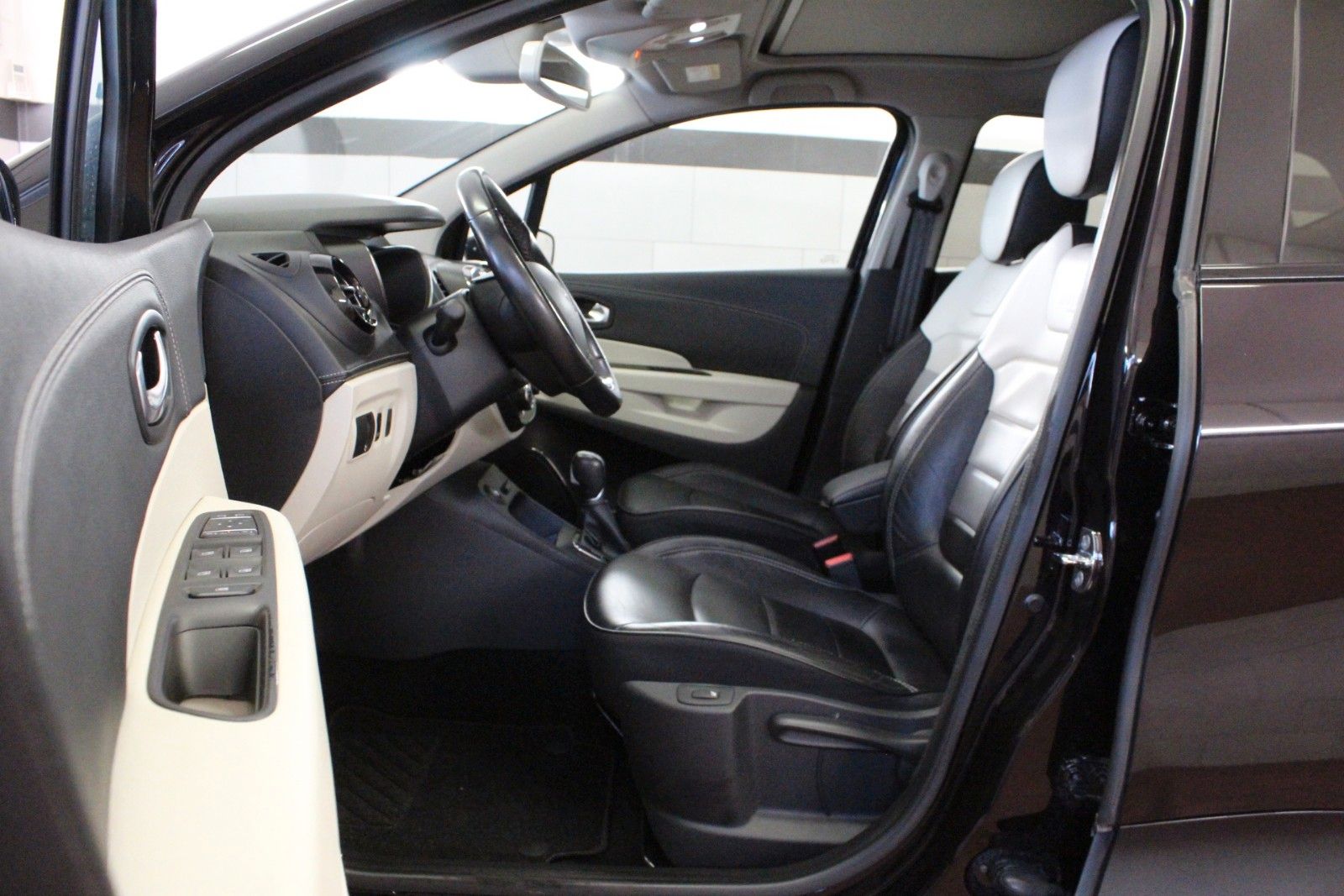 Fahrzeugabbildung Renault Captur TCe 120 EDC *Initiale Navi*Automatik*