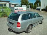 Skoda Octavia Combi 2.0 Ambiente*Navi*Klima*PDC*AHK** - Skoda Octavia aus 2003: Kombi