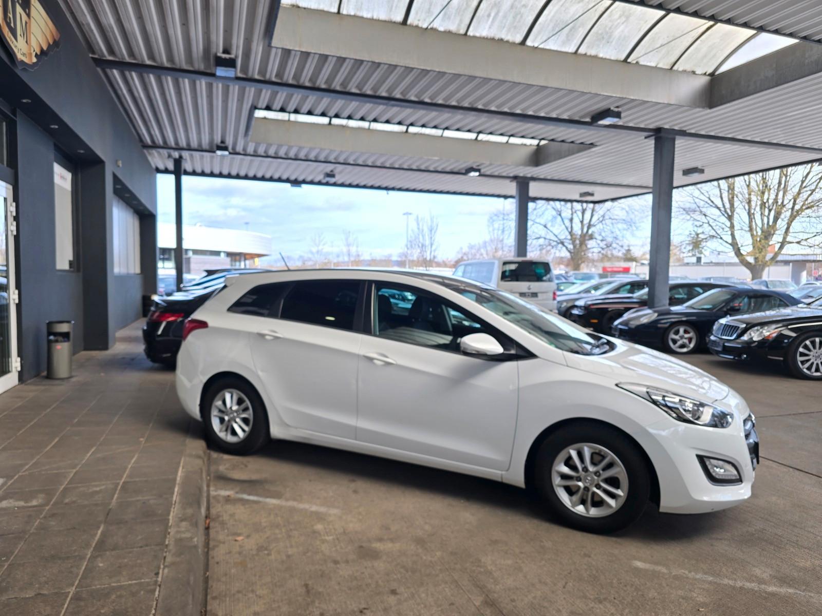 Hyundai i30 Kombi 1.6 GDi blue Passion Automatik Park/LM