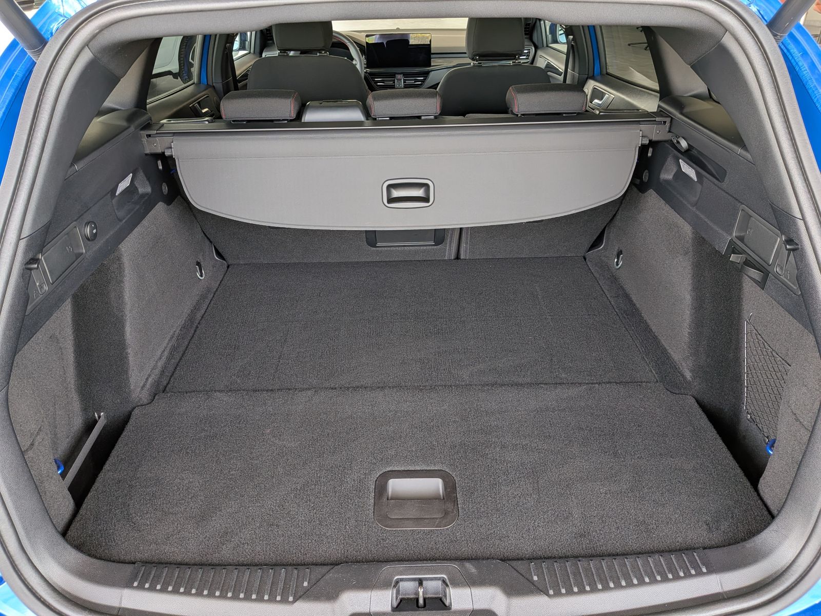 Fahrzeugabbildung Ford Focus ST-Line X Styling Matrix B&amp;O Pano 18"