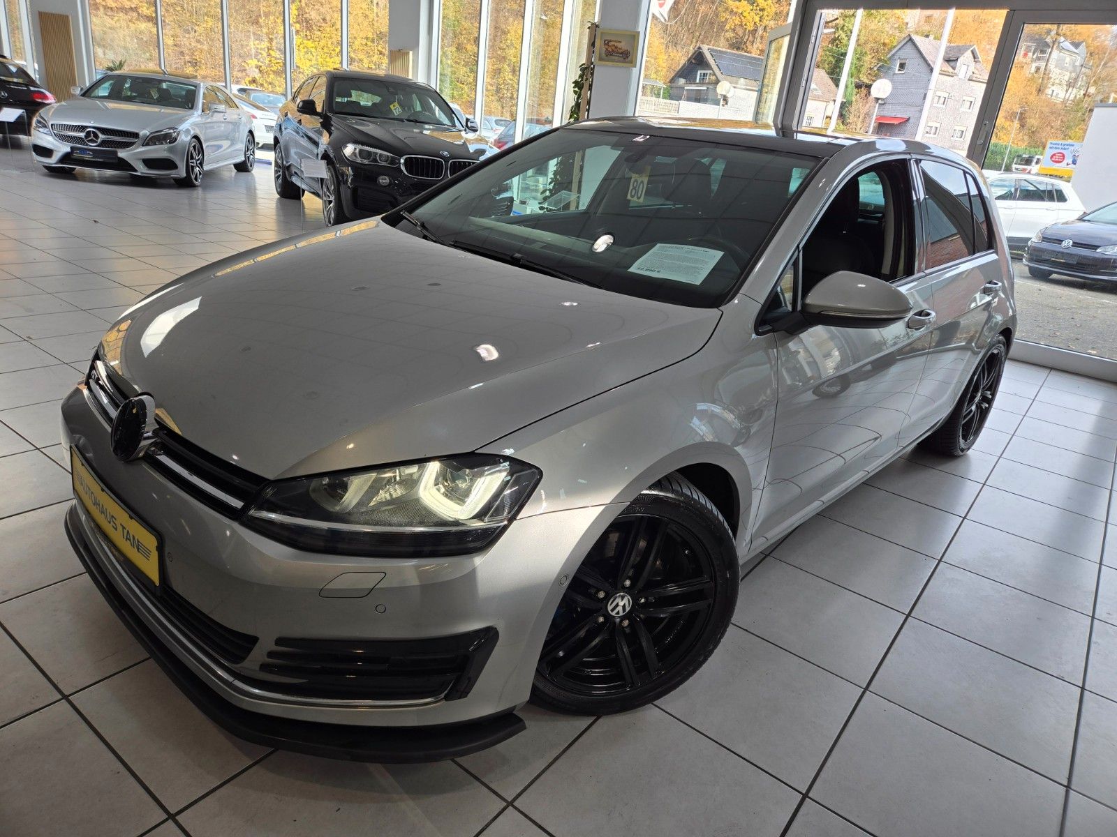 Fahrzeugabbildung Volkswagen Golf VII Lim. Highline BMT *PANORAMADACH*