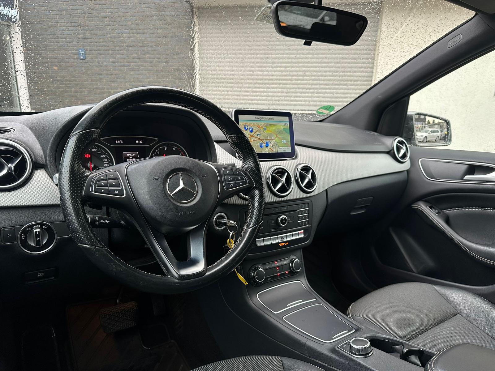 Mercedes-Benz B 180 *AUTOMATIK*KAMERA*NAVI*TEMP*LED*SHZ*LMF