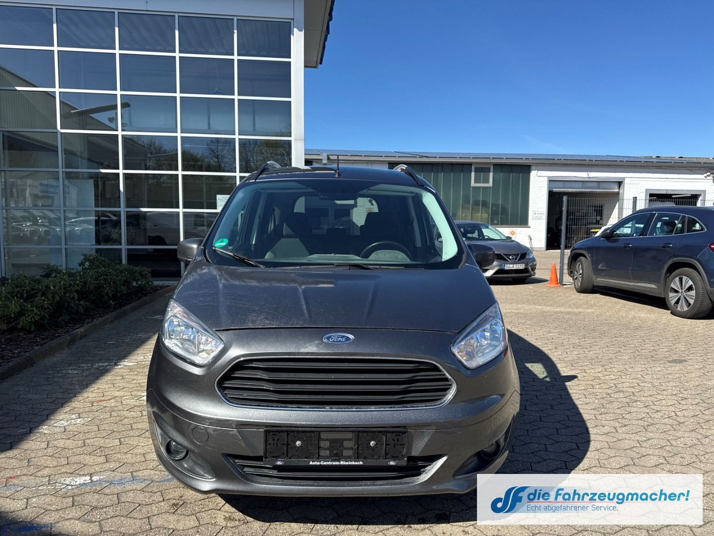 Fahrzeugabbildung Ford Tourneo Courier Titanium Mehrzonenklima *EXPORT