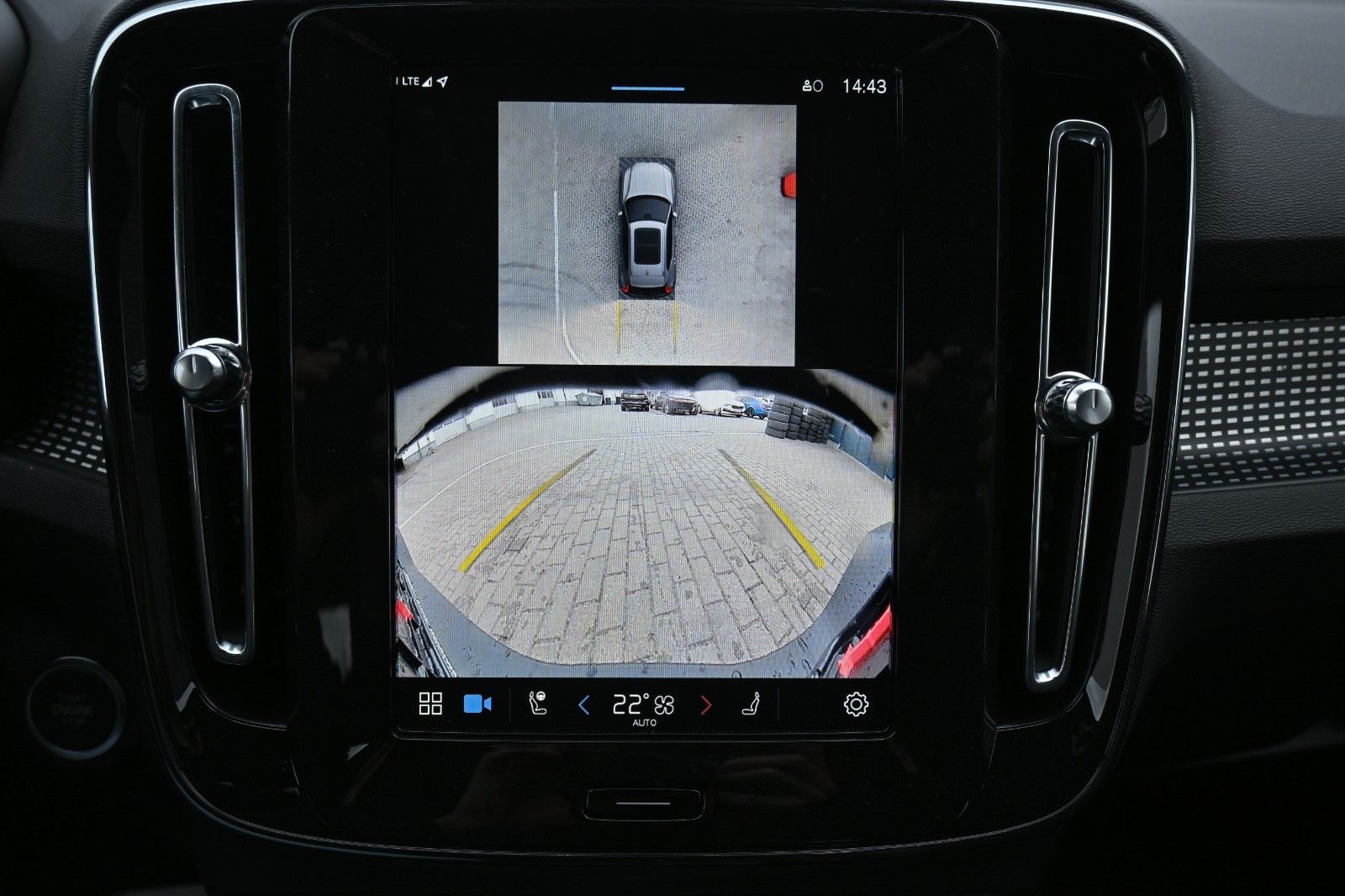 Fahrzeugabbildung Volvo XC40 B3 DKG *360°*ACC*Allwetter*Lenkradhzg*