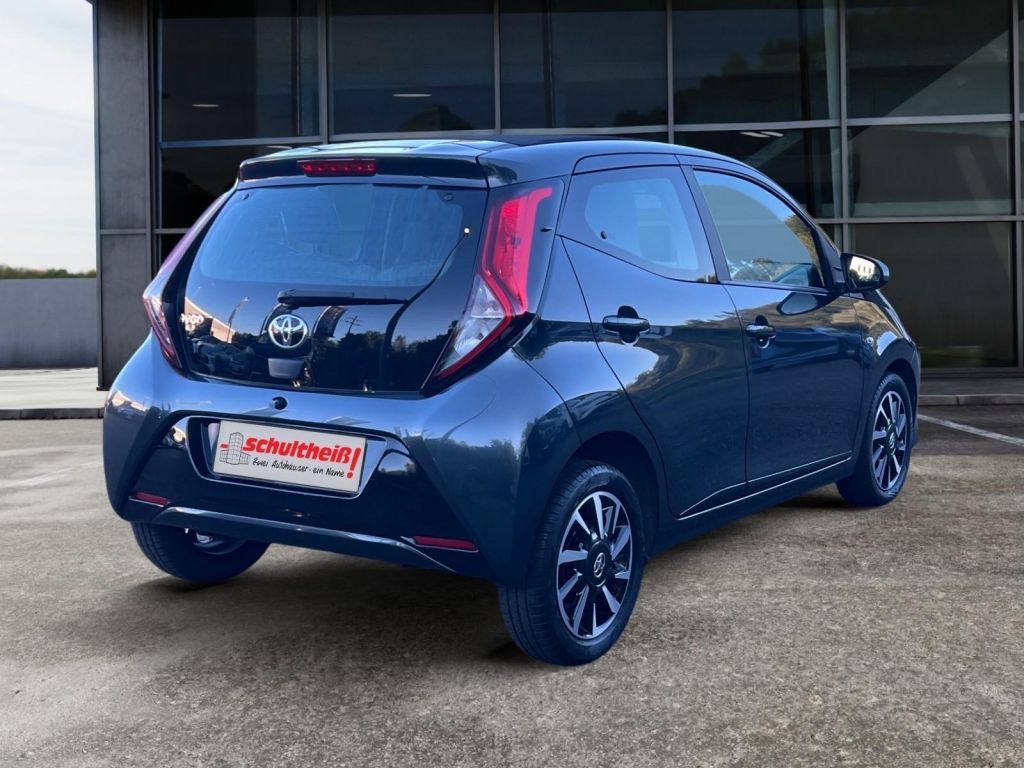 Fahrzeugabbildung Toyota Aygo x-sky