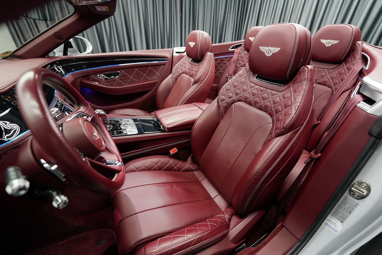 Fahrzeugabbildung Bentley Continental GTC 100years FirstEdition W12 CARBON