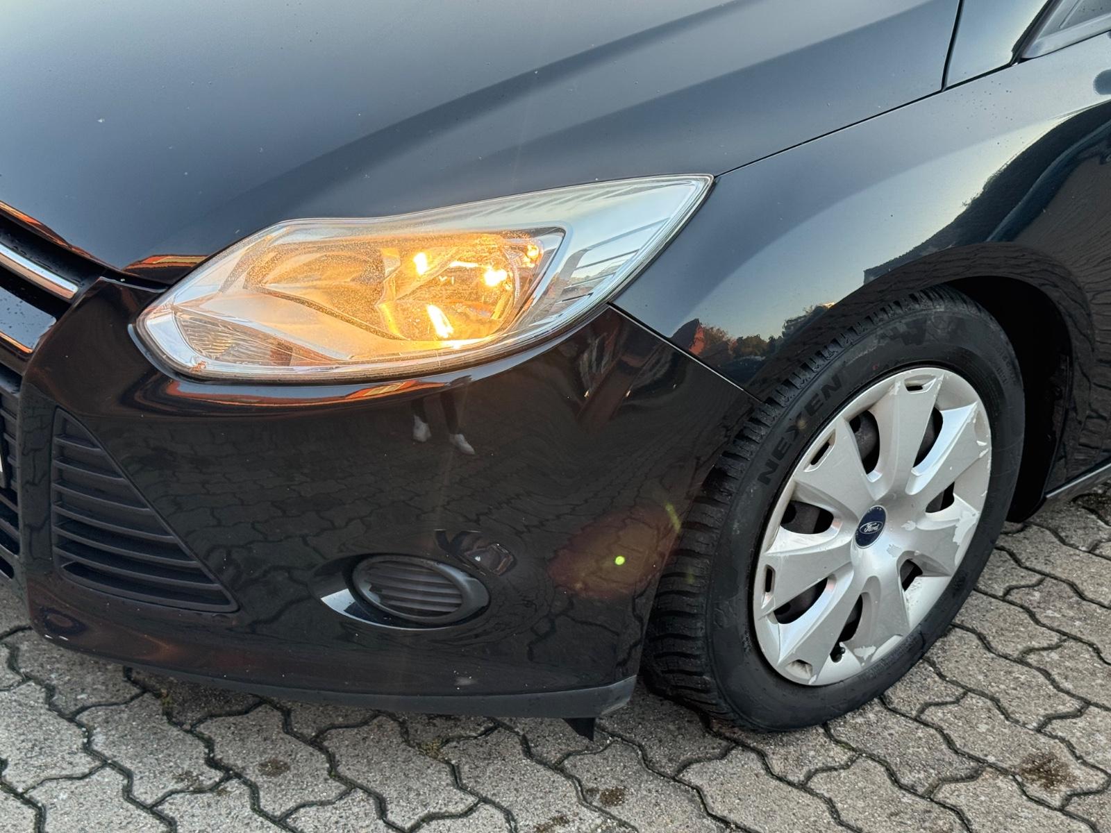 Ford Focus 2012 — photo 8