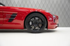 SLS AMG 6.2 V8 Roadster RED/BROWN CARBON