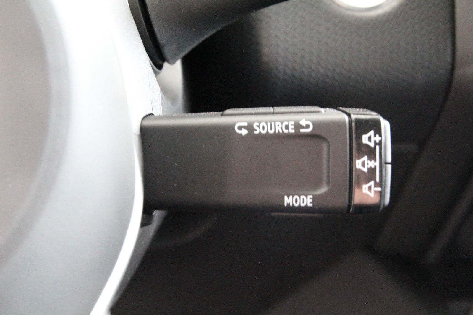 Fahrzeugabbildung Mitsubishi Colt Top LED*DAB*SHZ*BOSE*360°