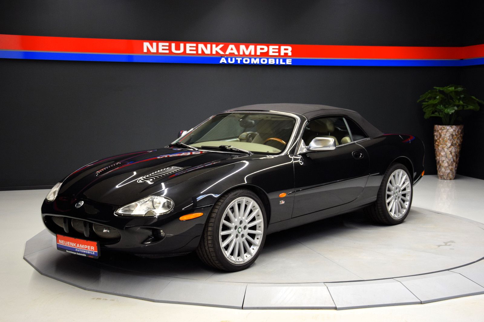 Fahrzeugabbildung Jaguar XKR Convertible Sitzh. Klimaaut. Alpine Tempomat